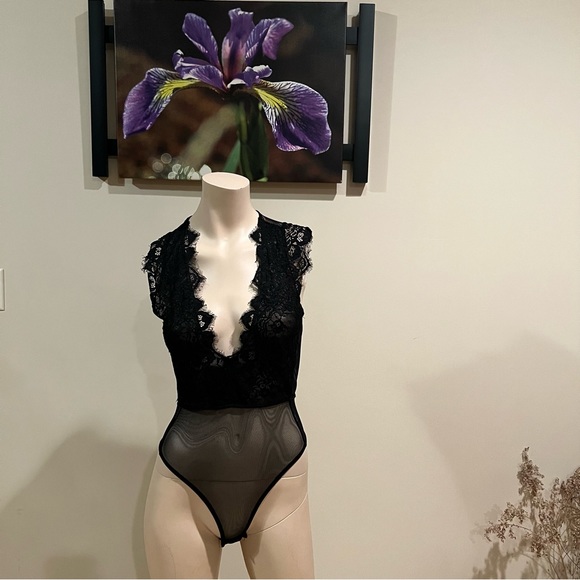 ⭐️SOLD⭐️COPY - Revamped black mesh & lace bodysuit 💜 - Picture 2 of 8